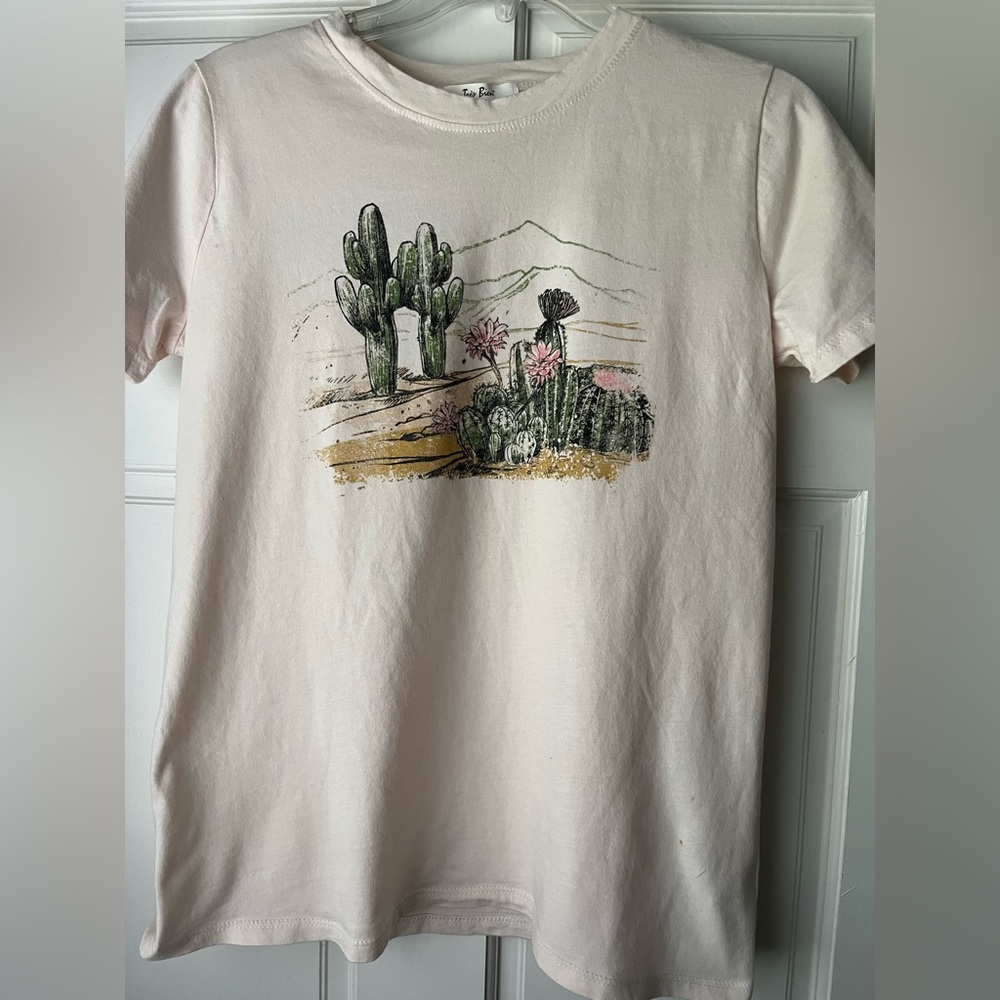 Tres Bien Graphic T-Shirt with Cactus Design